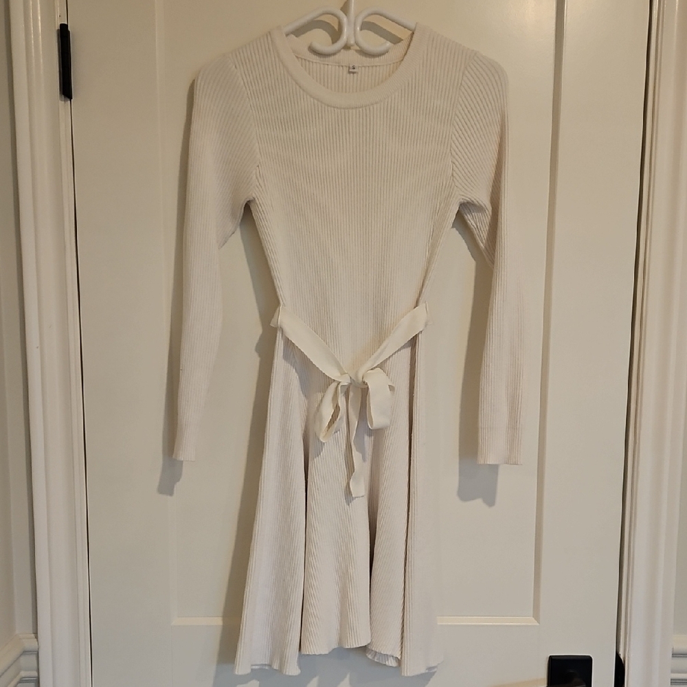 Elegant White Ribbed Knit Dress